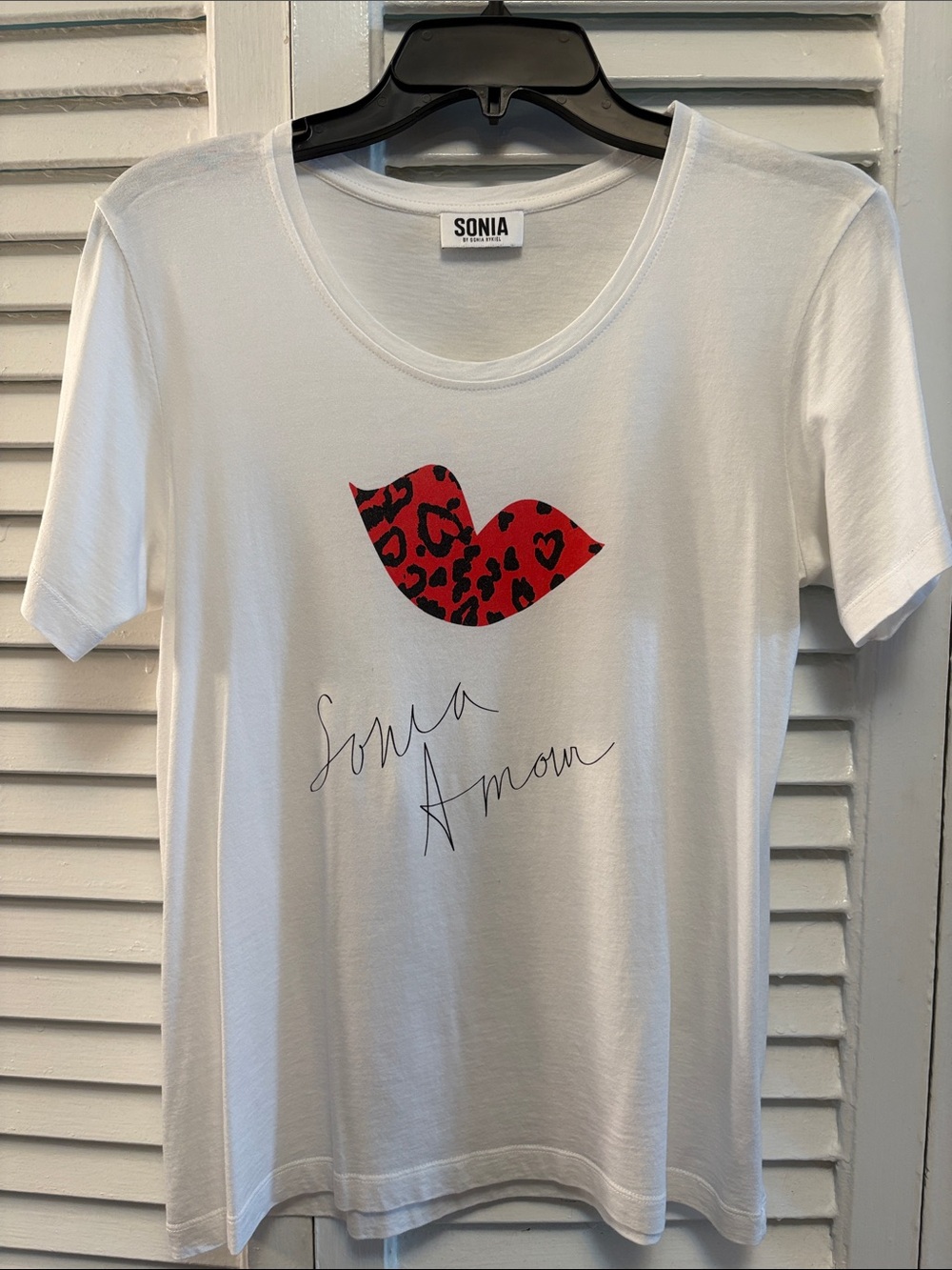 Sonia by Sonia Rykiel Amour White Graphic Tee with Red Leopard Lip size M